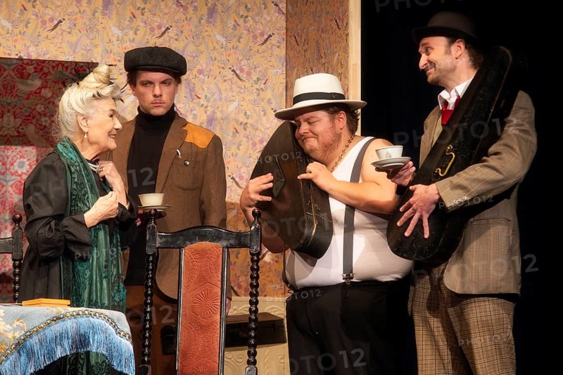 Vera Müller (Mrs Wilberforce), Henning Wolff (Louis Harvey), Pablo Nina Toculescu (Willie Knoxton), Thilo Herrmann (Prof Marcus), LADYKILLERS, photo rehearsal on 29.09.2025 at the Berliner Kriminaltheater, Berlin, premiere: 15.10.2025