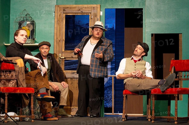 Thilo Herrmann (Prof. Marcus), Silvio Hildebrandt (Dr Courtenay), Pablo Nina Toculescu (Willie Knoxton), Henning Wolff (Louis Harvey), LADYKILLERS, photo rehearsal on 29.09.2025 at the Berliner Kriminaltheater, Berlin, premiere: 15.10.2025