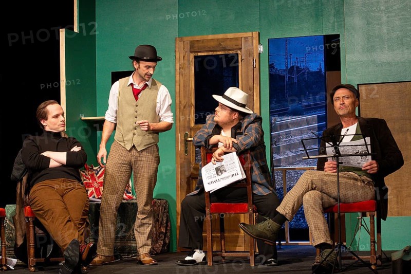 Henning Wolff (Louis Harvey), Thilo Herrmann (Prof. Marcus), Pablo Nina Toculescu (Willie Knoxton), Silvio Hildebrandt (Dr Courtenay), LADYKILLERS, photo rehearsal on 29.09.2025 at the Berliner Kriminaltheater, Berlin, premiere: 15.10.2025