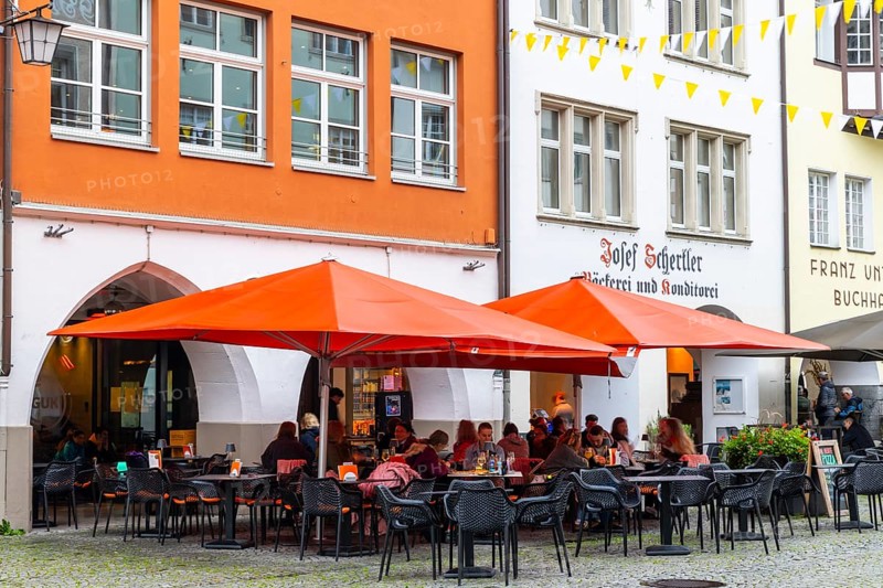 Restaurant, outdoor seating, sunshade, market square, Feldkirch, Vorarlberg, Austria