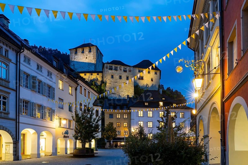 Historic houses, alley of houses with view of Schattenburg Castle, Blue Hour, Neustadt, Markokkanerstraße, Feldkirch, Vorarlberg, Austria