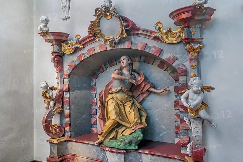 Church of St Gallus and Ulrich, niche with female figure of a saint and putti, Kisslegg, Allgäu, Baden-Württemberg, Germany