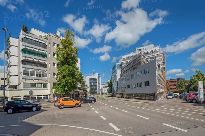 Blue sky over the Forum Allgäu and medical centre, Bahnhofstraße, Kempten, Allgäu, Swabia, Germany