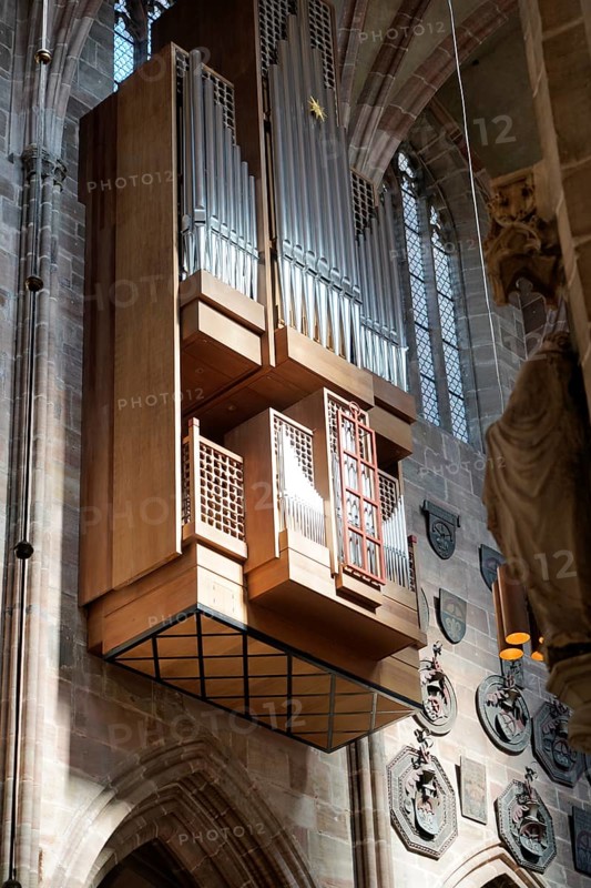 Large organ with wooden panelling and impressive pipes in the church, Church of St. Lawrence, Nuremberg, Middle Franconia, Franconia, Bavaria, Germany