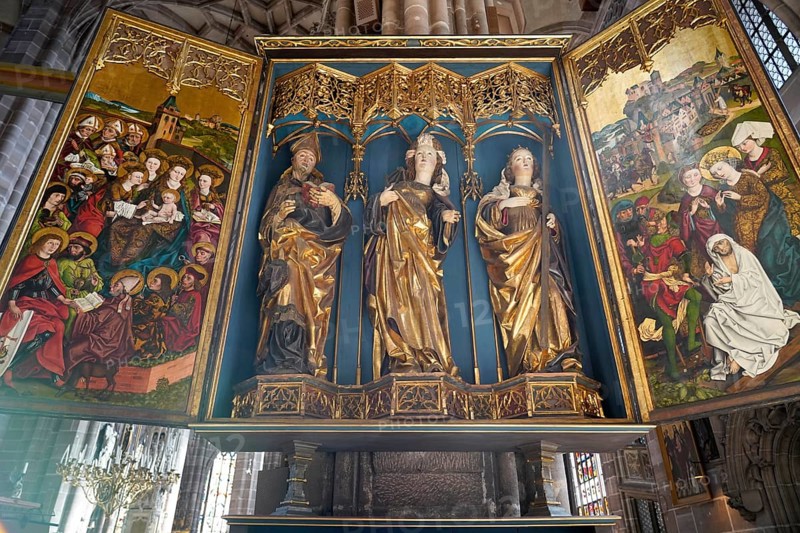 Ornate church altar with gilded figures of saints and colourful paintings, Church of St. Lawrence, Nuremberg, Middle Franconia, Franconia, Bavaria, Germany