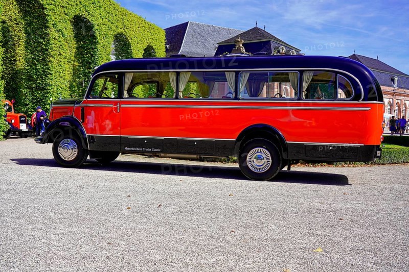MERCEDES-BENZ 3500, built in 1950, side view of a red retro bus in sunny weather, Oldtimer Classic, Gala International Concours d'Elegance Schwetzingen 2025, Germany