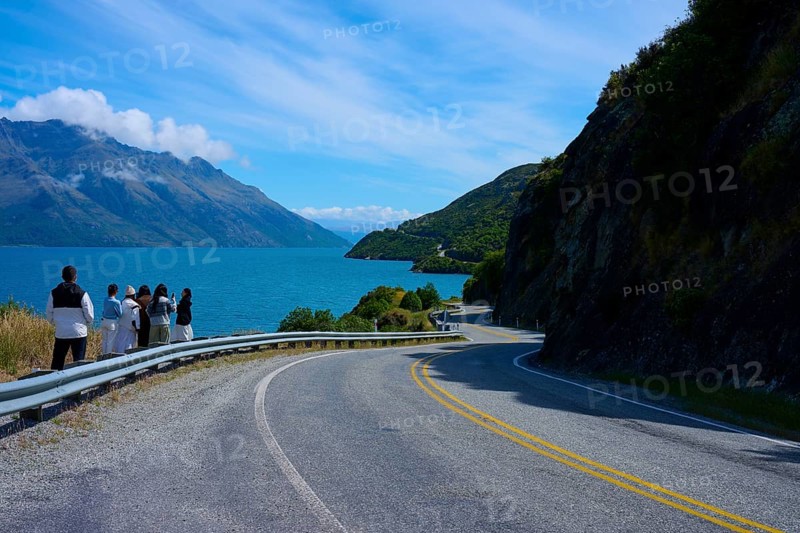 Travellers enjoy the view of the lake and mountains, Devil's Staircase Lookout Point, Kingston, Lake Wakatipu, Queenstown-Lakes District, Otago, South Island, New Zealand