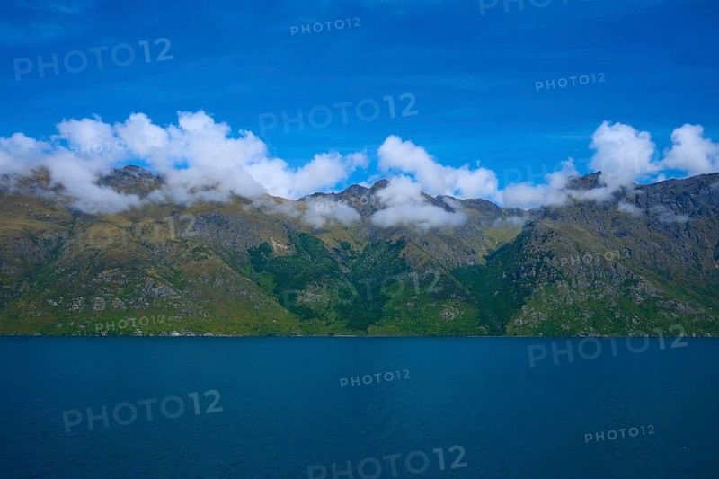 Tranquil landscape with mountains and a deep blue lake under a clear sky, Devil's Staircase Lookout Point, Kingston, Lake Wakatipu, Queenstown-Lakes District, Otago, South Island, New Zealand