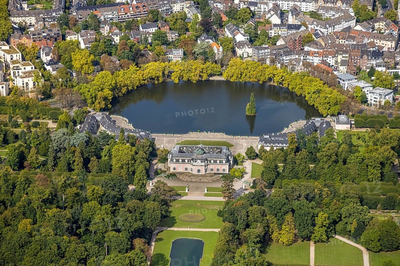 Aerial view, Benrath Castle with castle park and castle pond, Benrath, Düsseldorf, Ruhr area, North Rhine-Westphalia, Germany, DE, monument protection, Europe, aerial view, aerial photography, aerial photography, nature reserve, park, castle, pond, overview, bird's-eye view, bird's-eye view, overview