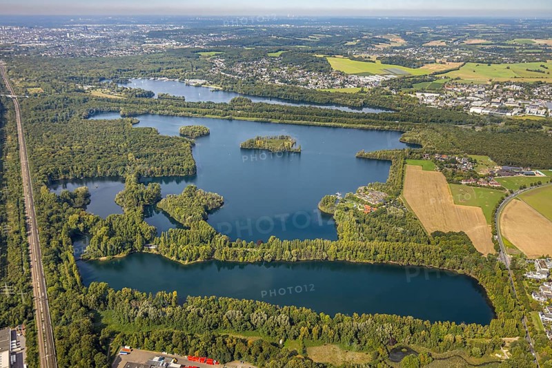Aerial view, Elbsee, Unterbacher See and Menzelsee, railway line, Unterbach, Düsseldorf, Ruhr area, North Rhine-Westphalia, Germany, railway tracks, DE, Europe, green trees, landscape, landscape forms, aerial view, aerial photography, aerial photography, lake, overview, bird's eye view, birds-eyes view, green lung, overview