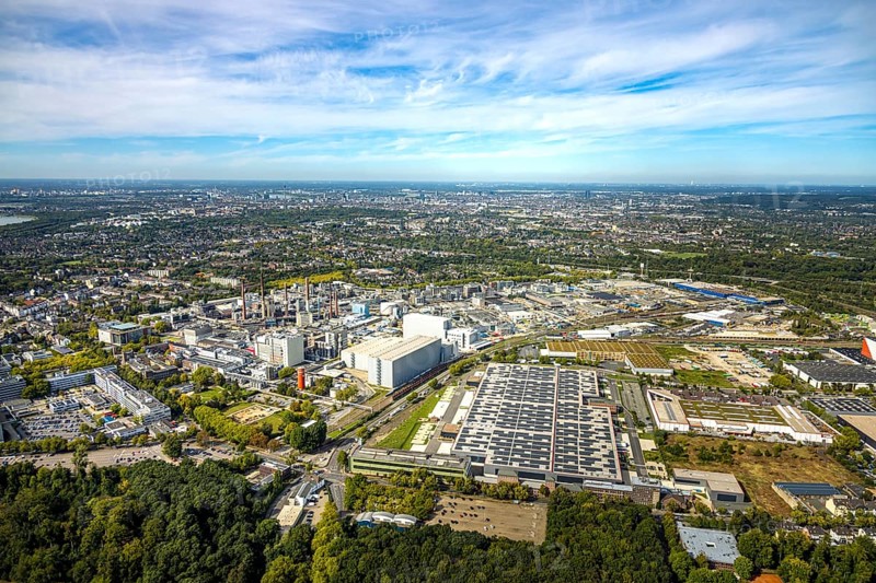 Aerial view, Henkel chemical plant area, commercial area, The Tube logistics park and business park with solar roof, Holthausen, Düsseldorf, Ruhr area, North Rhine-Westphalia, Germany, DE, Europe, commercial enterprise, commercial area, business park, commercial location, commercial use, industrial area, industrial location, aerial photograph, aerial photography, aerial photography, overview, bird's-eye view, bird's-eye view, overview