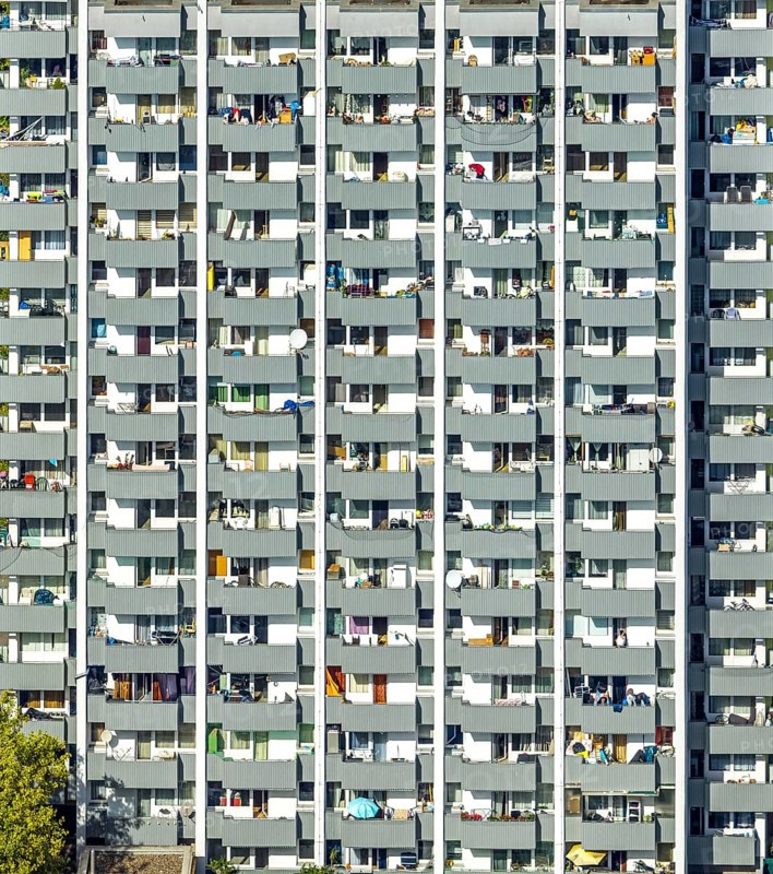 Aerial view, high-rise housing estate Fürstenberger Straße, balconies, shapes and colours, Hassels, Düsseldorf, Ruhr area, North Rhine-Westphalia, Germany, DE, Europe, property tax, high-rise buildings, real estate, aerial photography, aerial photography, aerial photography, multi-family houses, apartment buildings, terraced houses, overview, bird's-eye view, housing estate, living and living, residential area, residential buildings, quality of living, residential quarter, housing estate, residential district, birds-eyes view, overview