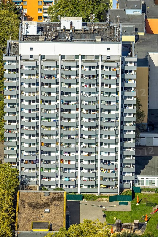Aerial view, high-rise housing estate Fürstenberger Straße, balconies, shapes and colours, Hassels, Düsseldorf, Ruhr area, North Rhine-Westphalia, Germany, DE, Europe, property tax, high-rise buildings, real estate, aerial photography, aerial photography, aerial photography, multi-family houses, apartment buildings, terraced houses, overview, bird's-eye view, housing estate, living and living, residential area, residential buildings, quality of living, residential quarter, housing estate, residential district, birds-eyes view, overview