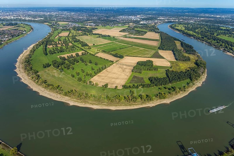 Aerial view, nature reserve Himmelgeister Rheinbogen, meadows and fields and green trees, Himmelgeist, Düsseldorf, Ruhr area, North Rhine-Westphalia, Germany, DE, Europe, LSG landscape conservation area, landscape conservation area, aerial photograph, aerial photography, aerial photography, overview, bird's-eye view, birds-eyes view, overview