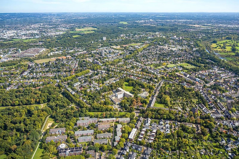 Aerial view, residential area local view Urdenbach with Sana Hospital Benrath, cath. Urdenbach cemetery, Urdenbach, Düsseldorf, Ruhr area, North Rhine-Westphalia, Germany, burial site, DE, Europe, cemetery, memorial, healthcare, Gottesacker, land tax, graves, burial ground, hospital, real estate, clinic, clinic centre, hospital, hospital, aerial view, aerial photography, aerial photography, medical facility, medical aid, resting place, overview, bird's-eye view, residential complex, living and life, residential area, residential quality, residential neighbourhood, housing estate, residential district, birds-eyes view, overview, medical care