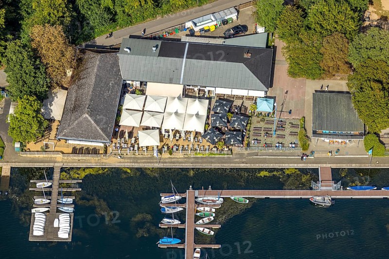 Aerial view, Se (h) restaurant at the boat harbour, outdoor gastronomy with deckchairs, benches and parasols, sailing boats at a jetty on the Unterbacher See at the campsite north, Unterbach, Düsseldorf, Ruhr area, North Rhine-Westphalia, Germany, outdoor gastronomy, beer garden, boats, café, DE, food and drink, Europe, inn, restaurant, gastronomy, aerial view, aerial photography, aerial photography, restaurant, parasols, overview, bird's-eye view, overview