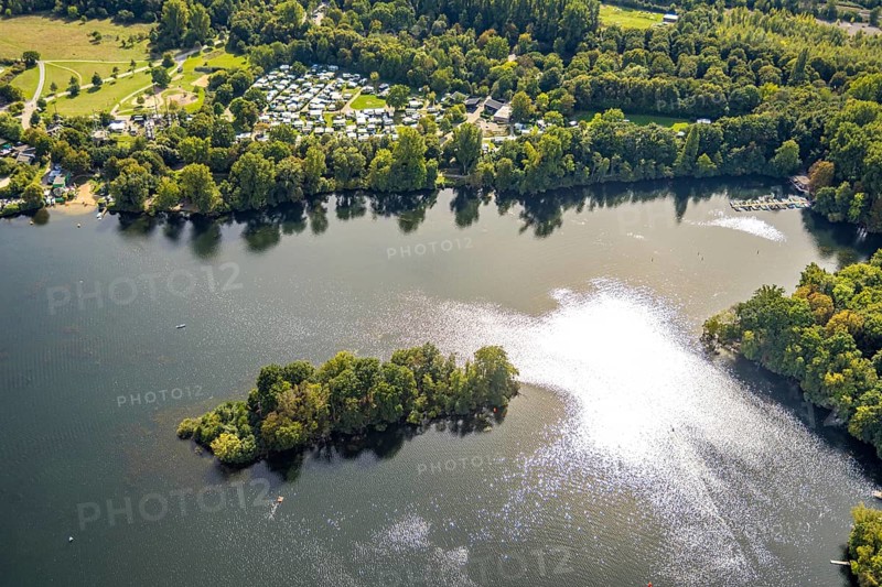 Aerial view, wooded island and campsite south Unterbacher See, Unterbach, Düsseldorf, Ruhr area, North Rhine-Westphalia, Germany, camping, camping site, campsite, DE, Europe, leisure, hobby, island, aerial view, aerial photography, aerial photography, lake, overview, bird's-eye view, overview