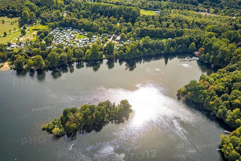 Aerial view, wooded island and campsite south Unterbacher See, Unterbach, Düsseldorf, Ruhr area, North Rhine-Westphalia, Germany, camping, camping site, campsite, DE, Europe, leisure, hobby, island, aerial view, aerial photography, aerial photography, lake, overview, bird's-eye view, overview