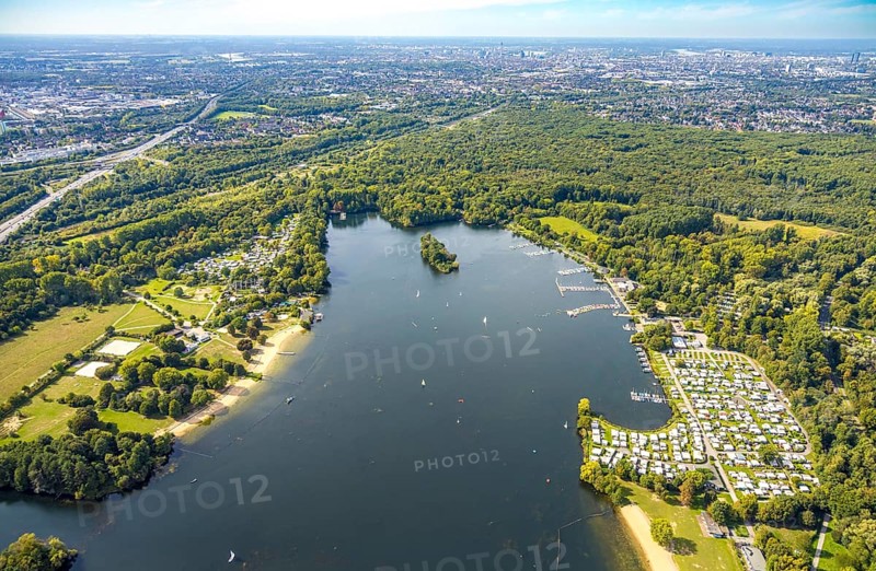 Aerial view, Unterbacher See with lido and campsite, Eller Forst, Unterbach, Düsseldorf, Ruhr area, North Rhine-Westphalia, Germany, motorway, railway tracks, DE, Europe, green trees, landscape, landscape forms, aerial view, aerial photography, aerial photography, lake, road traffic, overview, bird's eye view, birds-eyes view, green lung, overview