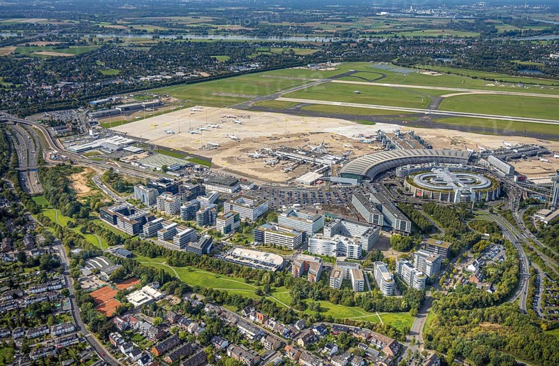 Aerial view, DUS Airport Düsseldorf with terminal building and apron, commercial area DUS Airport-City, Flughafenstraße, Lohausen, Düsseldorf, Ruhr area, North Rhine-Westphalia, Germany, terminal building, DE, reception building, Europe, flight emission, airport, aircraft noise, airfield, runway, aerial photograph, aerial photography, aerial photography, runway, overview, bird's-eye view, bird's-eye view, overview