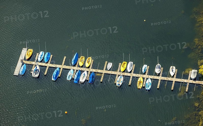 Aerial view, sailing boats at a jetty on the Unterbacher See at the campsite north, Unterbach, Düsseldorf, Ruhr area, North Rhine-Westphalia, Germany, boats, DE, Europe, aerial view, aerial photography, aerial photography, overview, bird's-eye view, overview