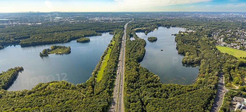 Aerial view, Elbsee with Elbsee island and Unterbacher See with Sonneninsel, motorway A46, Unterbach, Düsseldorf, Ruhr area, North Rhine-Westphalia, Germany, motorway, DE, Europe, green trees, landscape, landscape forms, aerial view, aerial photography, aerial photography, lake, road traffic, overview, bird's eye view, birds-eyes view, green lung, overview