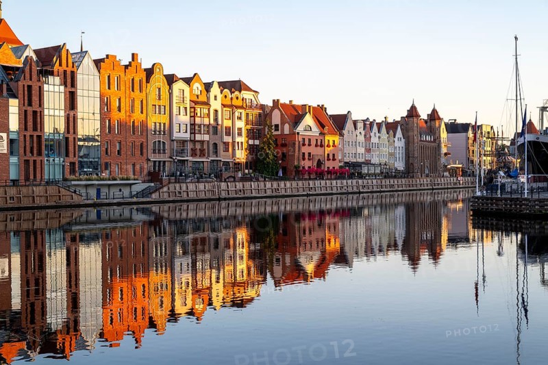 Waterfront promenade with reflection at sunrise in the Old Town, Motlawa River, Gdansk, Gdansk, Poland