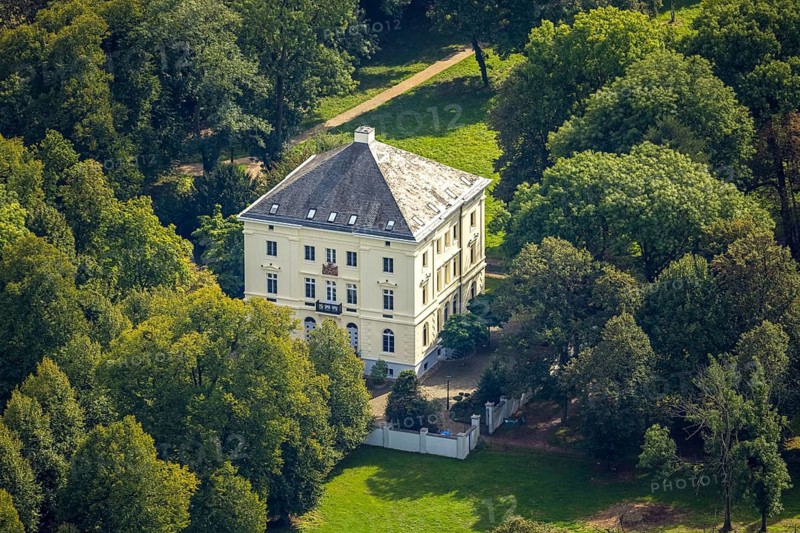 Aerial view, Mickeln Castle and castle park, villa in the countryside, Himmelgeist, Düsseldorf, Ruhr area, North Rhine-Westphalia, Germany, DE, Europe, manor house, aerial view, aerial photography, aerial photography, castle, overview, bird's-eye view, woodland, birds-eyes view, overview