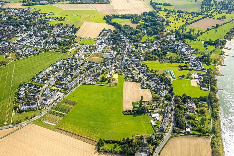 Aerial view, new residential area Ickerswarder Straße and Am Scheitenweg, Himmelgeist, Düsseldorf, Ruhr area, North Rhine-Westphalia, Germany, DE, Europe, property tax, real estate, aerial view, aerial photography, aerial photography, overview, bird's-eye view, residential complex, living and living, residential area, residential quality, residential neighbourhood, housing estate, residential area, birds-eyes view, overview