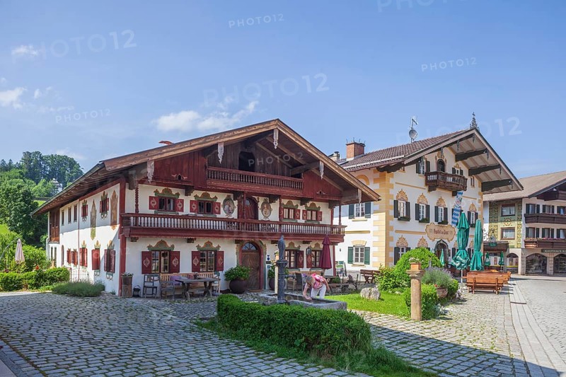 Schusterhäusl, former sacristan's house, today holiday home and Gasthof Hotel Zur Post, Törwang, Samerberg, Chiemgau, Upper Bavaria, Bavaria, Germany