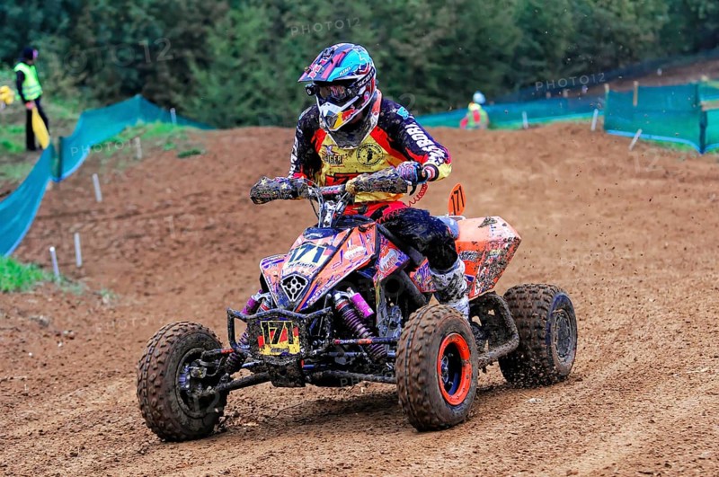 Motocross, Rudersberg, Baden-Württemberg, Germany, Europe, A quad rider masters the bend in the off-road race in full protective clothing, Rudersberg motocross