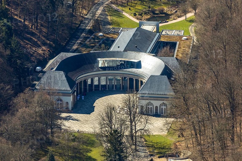 Aerial view, Wandelhalle An den Georg-Viktor-Quelle in Bad Wildungen in Hesse. Bad Wildungen, spa centre and state bath in the district of Waldeck-Frankenberg, North Hesse, Hesse, Germany, Bad Wildungen, DEU, Europe, birds-eyes view, aerial view, aerial photography, aerial photography, overview, overview, bird's eye view