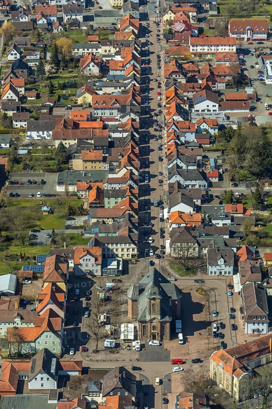 Aerial view, town church with church square and Bahnhofstraße, Große Allee, Eichenallee, Bad Arolsen, district Waldeck-Frankenberg, Hesse, Germany, DEU, Europe, birds-eyes view, aerial view, aerial photography, aerial photography, overview, bird's eye view, oak trees, street trees