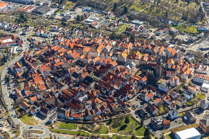 Aerial view, town centre of Wildungen with Protestant church on the town hill, in Bad Wildungen in Hesse. Bad Wildungen, spa centre and state bath in the district of Waldeck-Frankenberg, North Hesse, Hesse, Germany, Bad Wildungen, DEU, Europe, birds-eyes view, aerial view, aerial photography, aerial photography, overview, bird's eye view