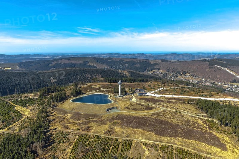 Aerial view, Ettelsberg with Ettelsturm, Hochheideturm, Ettelsberg-See, Siggis Hütte, cosy mountain inn at the cable car stop, in Willingen in Hesse. Willingen (Upland), district Waldeck-Frankenberg in Hesse, Hesse, Germany, Willingen (Upland), DEU, Europe, birds-eyes view, aerial view, aerial photography, aerial photography, overview, overview, bird's eye view
