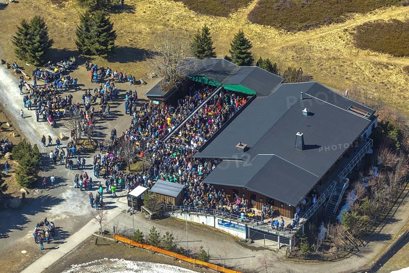 Aerial view, Ettelsberg with Ettelsturm, Siggis Hütte, cosy mountain inn at the cable car stop, in Willingen in Hesse. Willingen (Upland), district Waldeck-Frankenberg in Hesse, Hesse, Germany, Willingen (Upland), DEU, Europe, birds-eyes view, aerial view, aerial photography, aerial photography, overview, overview, bird's eye view