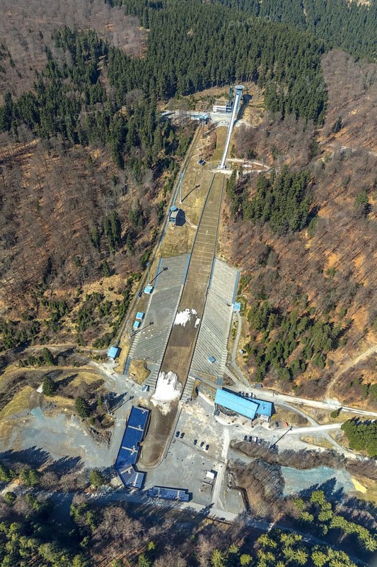 Aerial view, Mühlenkopfschanze in spring with snow remains in Willingen in Hesse. Willingen (Upland), district Waldeck-Frankenberg in Hesse, Hesse, Germany, Willingen (Upland), DEU, Europe, birds-eyes view, aerial photography, aerial photography, overview, overview, bird's eye view