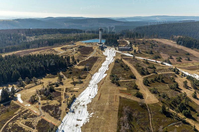 Aerial view, Ettelsberg with Ettelsturm, Hochheideturm, Ettelsberg-See, Siggis Hütte, cosy mountain inn at the cable car stop, in Willingen in Hesse. Willingen (Upland), district Waldeck-Frankenberg in Hesse, Hesse, Germany, Willingen (Upland), DEU, Europe, birds-eyes view, aerial view, aerial photography, aerial photography, overview, overview, bird's eye view