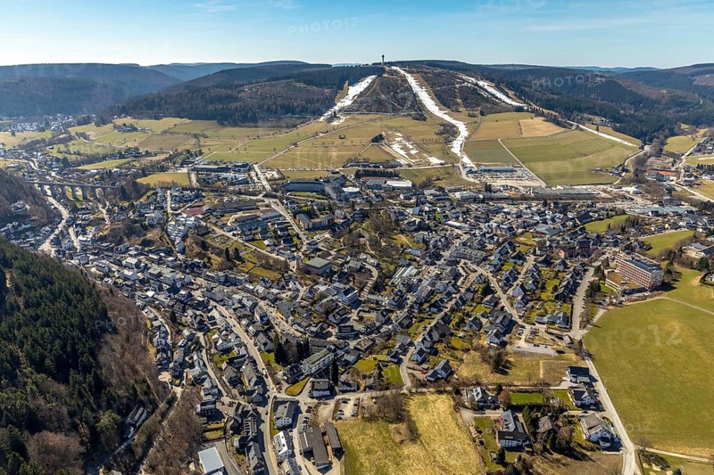 Aerial view, Willingen with Ettelsberg in the background in Willingen in Hesse. Willingen, snow remains on the slopes, (Upland), district Waldeck-Frankenberg in Hesse, Hesse, Germany, Willingen (Upland), DEU, Europe, birds-eyes view, aerial view, aerial photography, aerial photography, overview, bird's eye view