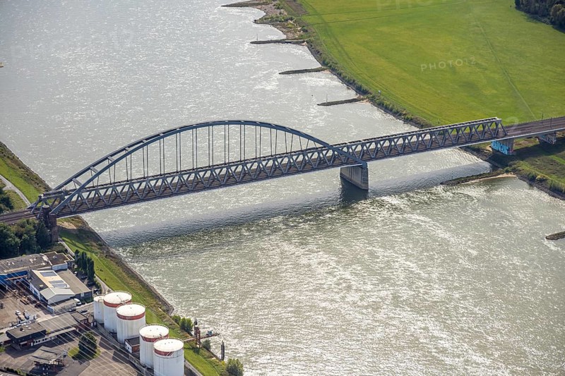 Aerial view, Hammer railway bridge over the river Rhine, harbour, Düsseldorf, Ruhr area, North Rhine-Westphalia, Germany, bridge, DE, Europe, river, aerial view, aerial photography, aerial photography, overview, bird's-eye view, birds-eyes view, overview