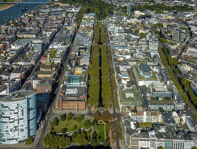 Aerial view, old town with office buildings and shopping mall, Königsallee tree-lined avenue, Breitenbacher Hof and construction site car park Königsallee corner Benrather Straße, Corneliusplatz with fountain, city centre, Düsseldorf, Rhineland, North Rhine-Westphalia, Germany, construction work, construction area, construction site, building site, building project, construction project, construction site, DE, shopping mall, shopping mile, shopping street, shopping centre, Europe, pedestrian zone, aerial view, aerial photography, aerial photography, local supply centre, new building, shopping centre, overview, bird's eye view, birds-eyes view, overview