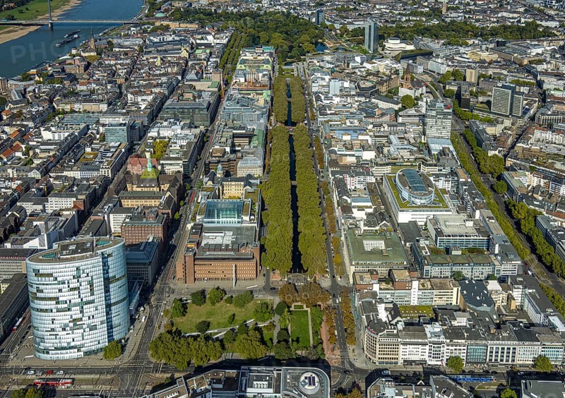Aerial view, old town with office buildings and shopping mall, Königsallee tree-lined avenue, Breitenbacher Hof and construction site car park Königsallee corner Benrather Straße, Corneliusplatz with fountain, city centre, Düsseldorf, Rhineland, North Rhine-Westphalia, Germany, construction work, construction area, construction site, building site, building project, construction project, construction site, DE, shopping mall, shopping mile, shopping street, shopping centre, Europe, pedestrian zone, aerial view, aerial photography, aerial photography, local supply centre, new building, shopping centre, overview, bird's eye view, birds-eyes view, overview