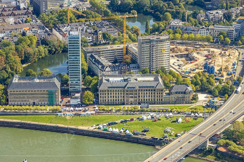 Aerial view, event with pavilions on the meadow at the State Chancellery next to the Rheinkniebrücke, on the right construction site Haroldstraße, demolition of the former Ministry of the Interior and planned new administrative centre for the state administration of North Rhine-Westphalia, Carlstadt, Düsseldorf, Ruhr area, North Rhine-Westphalia, Germany, Apollo-Platz, construction work, construction area, building site, building plots, construction project, building site, authority, Bernhard Paul organiser, DE, Europe, events, culture, art, aerial photography, aerial photography, new building, theatre, overview, event centre, bird's eye view, birds-eyes view, cultural use, overview