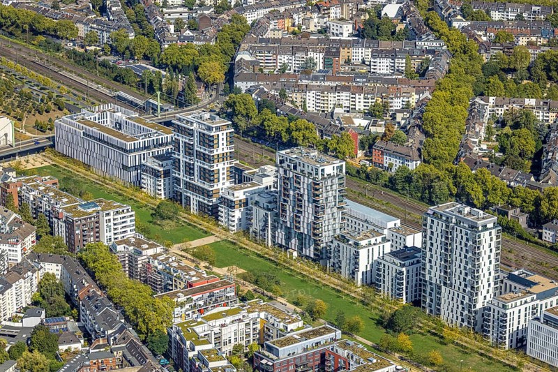 Aerial view, Le Quartier Central at Berty-Albrecht-Park, office buildings La Tete and Le Flux, residential tower blocks Pandion d'Or, Pempelfort, Düsseldorf, Ruhr area, North Rhine-Westphalia, Germany, office buildings, DE, Europe, commercial enterprise, commercial property, commercial site, commercial use, property tax, high-rise buildings, hotel, hotel complex, hotel industry, real estate, aerial view, aerial photography, aerial photography, overview, bird's-eye view, residential complex, residential area, residential quality, residential neighbourhood, residential estate, residential district, birds-eyes view, overview