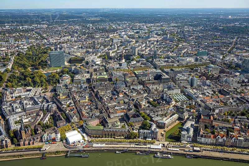 Aerial view, city centre view with the old town and Rheinpromnade, Dreischeibenhaus and Schauspielhaus, Ingenhoven-Tal green building Kö-Bogen II, planted with hornbeam hedge, Düsseldorf, Ruhr area, North Rhine-Westphalia, Germany, DE, Europe, aerial view, aerial photography, aerial photography, overview, bird's-eye view, overview