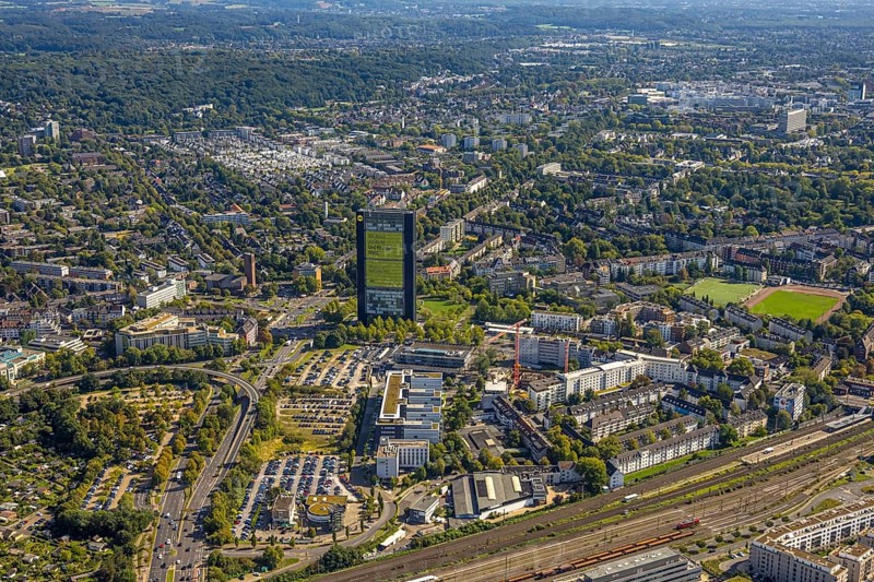 Aerial view, local view and residential area Mörsenbroicher Ei, ARAG high-rise office building, slogan We celebrate the law and 90 years of ARAG, Düsseltal, Düsseldorf, Ruhr area, North Rhine-Westphalia, Germany, DE, Europe, commercial enterprise, commercial area, commercial property, commercial location, commercial use, aerial view, aerial photography, aerial photography, overview, bird's-eye view, bird's-eye view, overview