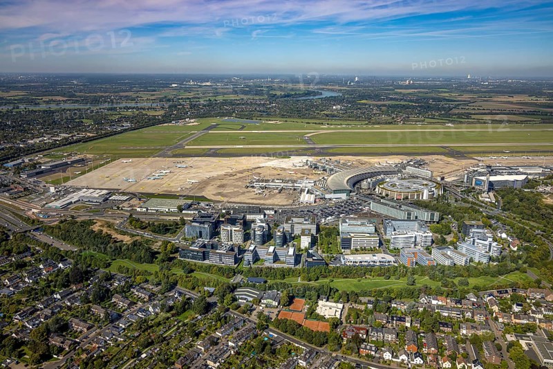 Aerial view, DUS Airport Düsseldorf with reception building, runway and landing strip, commercial area DUS Airport-City, distant view and blue sky with clouds, Lohausen, Düsseldorf, Ruhr area, North Rhine-Westphalia, Germany, terminal building, DE, reception building, Europe, flight mission, airport, aircraft noise, airfield, runway, aerial view, aerial photography, aerial photography, runway, overview, bird's-eye view, overview