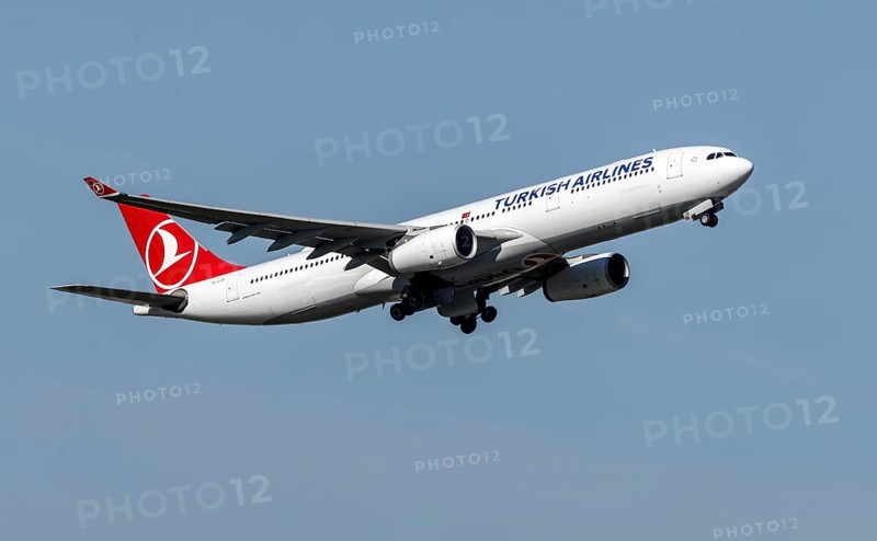 An Airbus A320-300 of Turkish Airlines takes off, Schönefeld, 28/09/2025, Schönefeld, Brandenburg, Germany