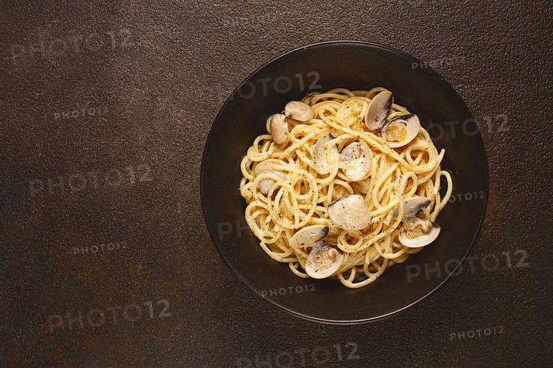 Spaghetti vongole, venerki, homemade, no people