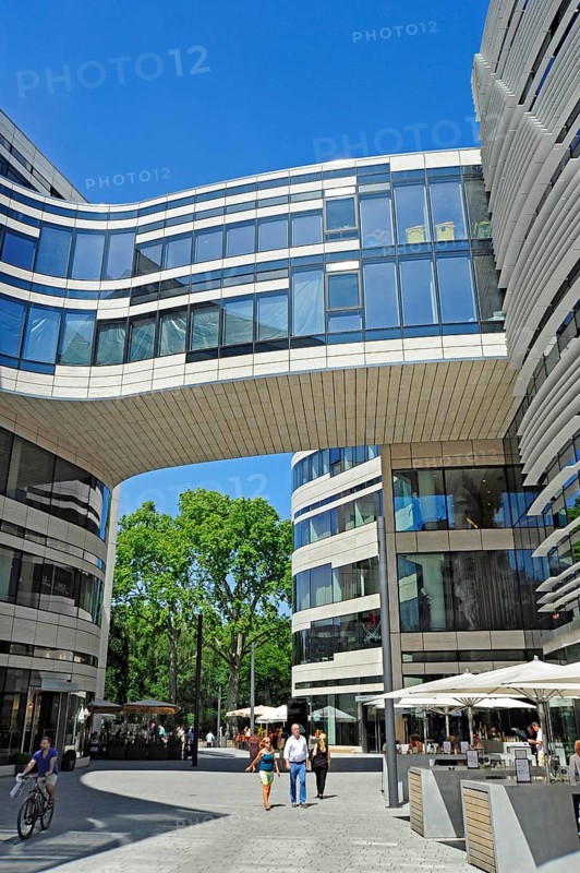 Kö-Bogen, modern architecture in urban renewal project, Düsseldorf, Rhineland, North Rhine-Westphalia, North Rhine-Westphalia, Germany